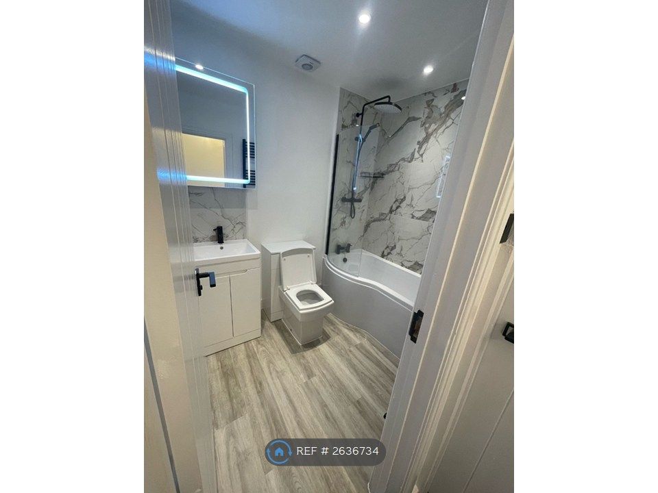 Property photo 2 of 5 Family Bathroom