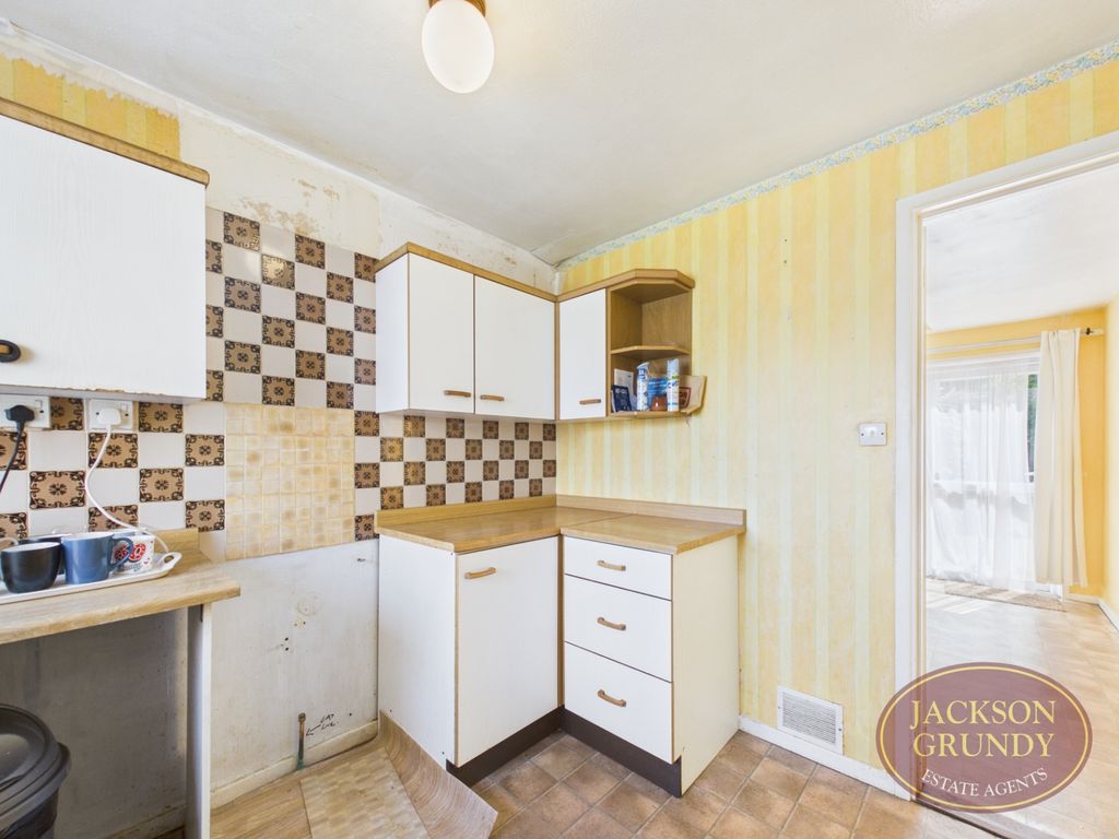 Property photo 3 of 16 North Holme Court
