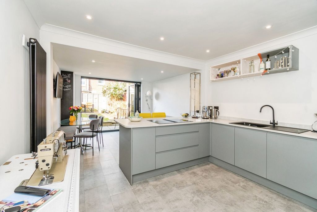 Property photo 3 of 13 Pbox-Img.Jpg