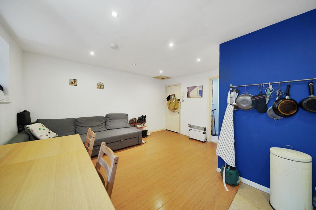 Property photo 3 of 6 Living Room