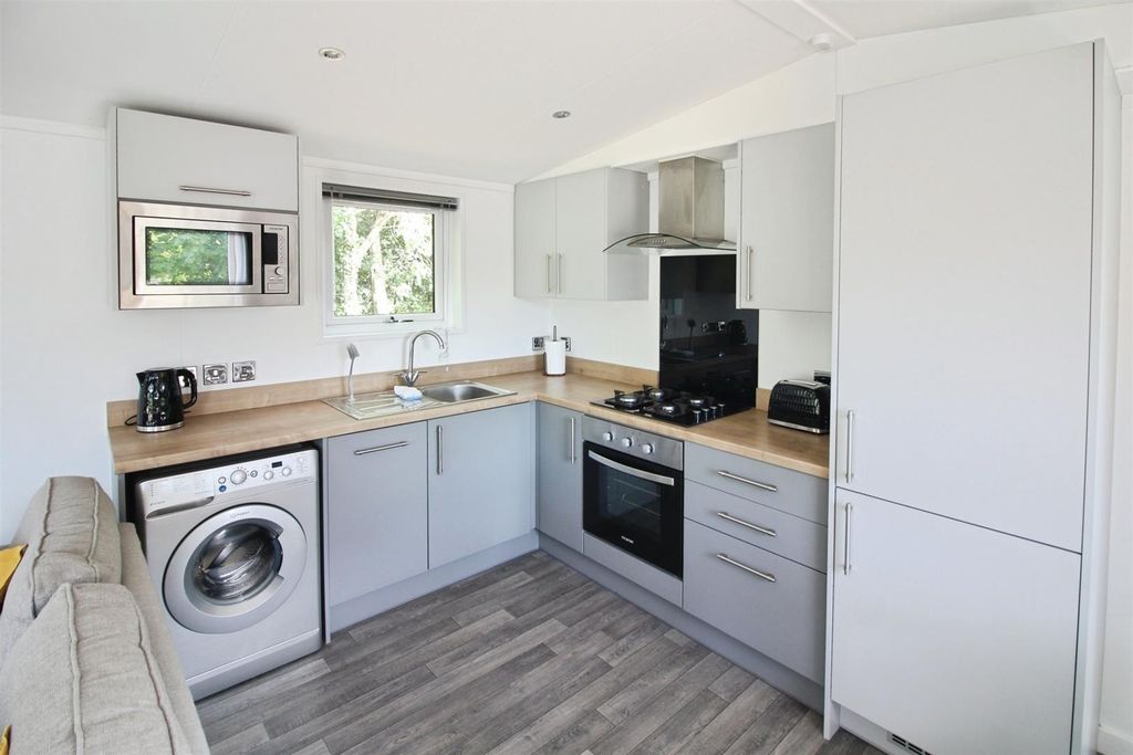 Property photo 3 of 12 Kitchen