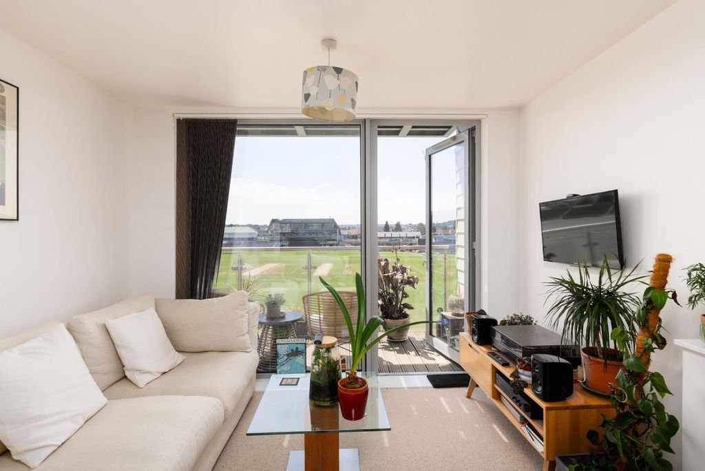 Property photo 1 of 21 208 Graveney Apartments-6.Jpg