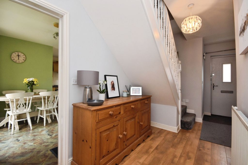 Property photo 3 of 20 Entrance Hallway