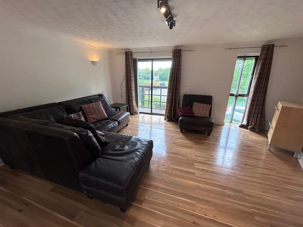 Property photo 2 of 8