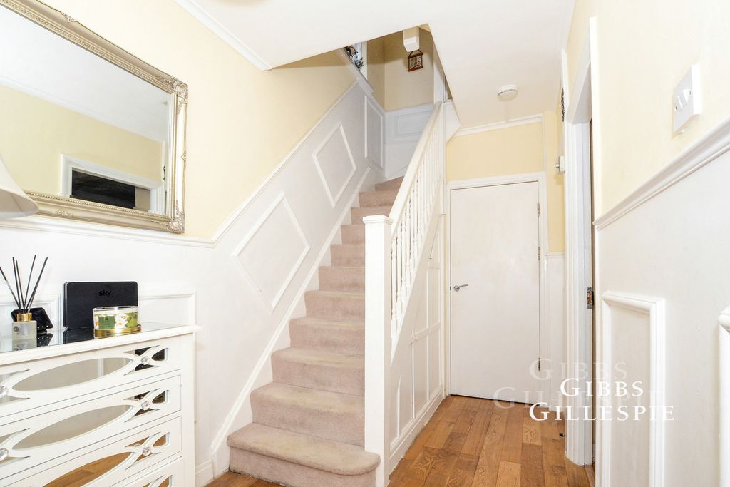 Property photo 3 of 8 Pbox-Img.Jpg