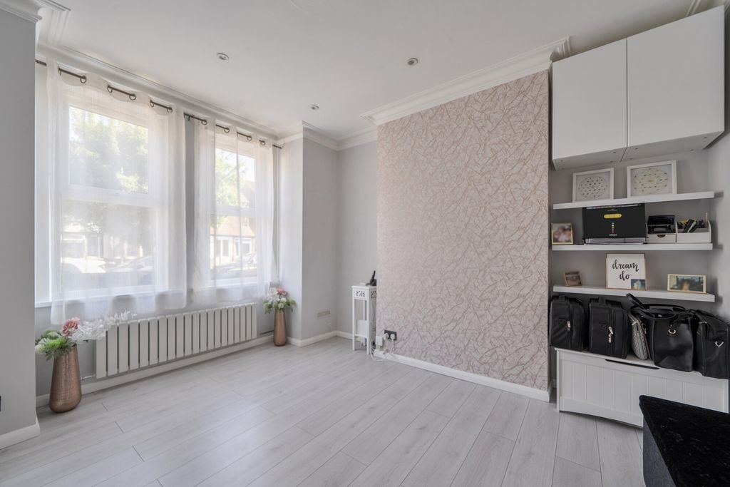 Property photo 2 of 19 1467292-1-6A17361...
