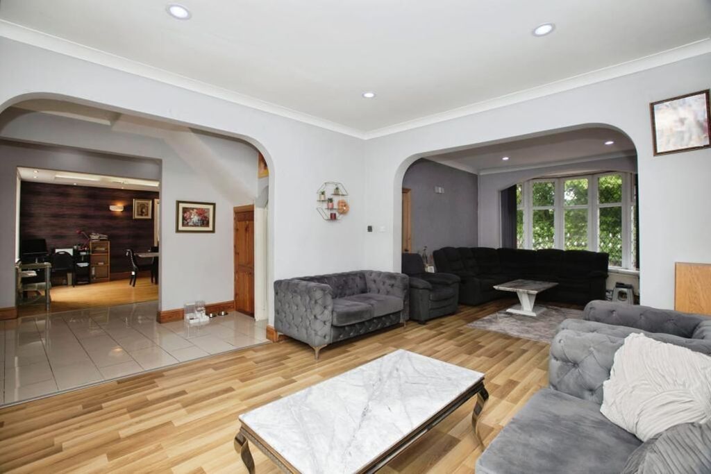 Property photo 3 of 12