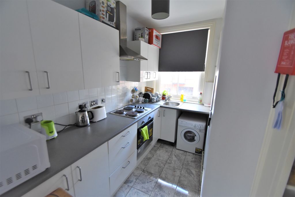 Property photo 3 of 8 Photo 02