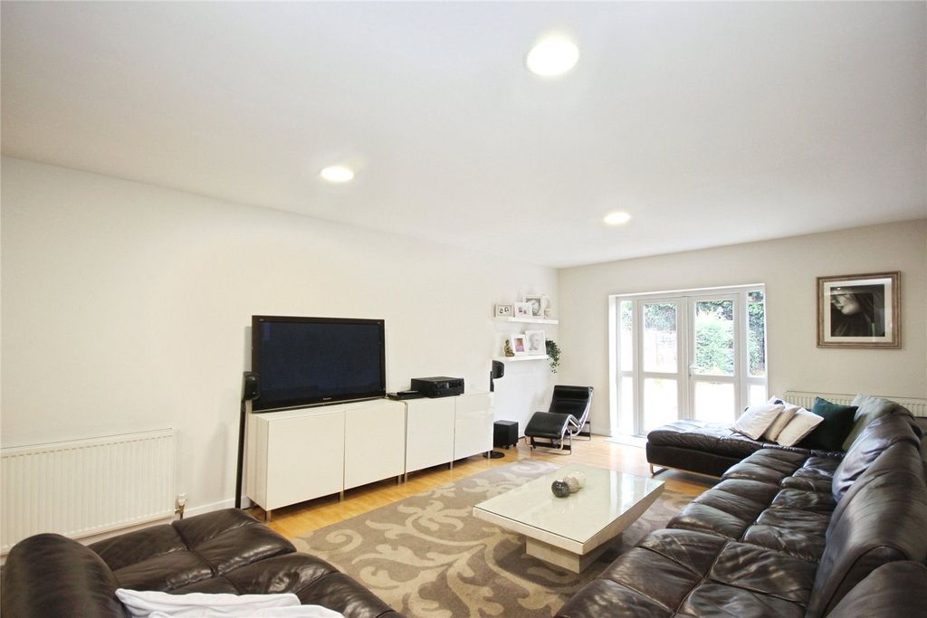 Property photo 3 of 19 Picture No. 23