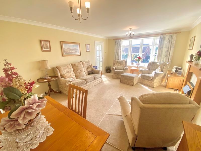 Property photo 3 of 16 Lounge