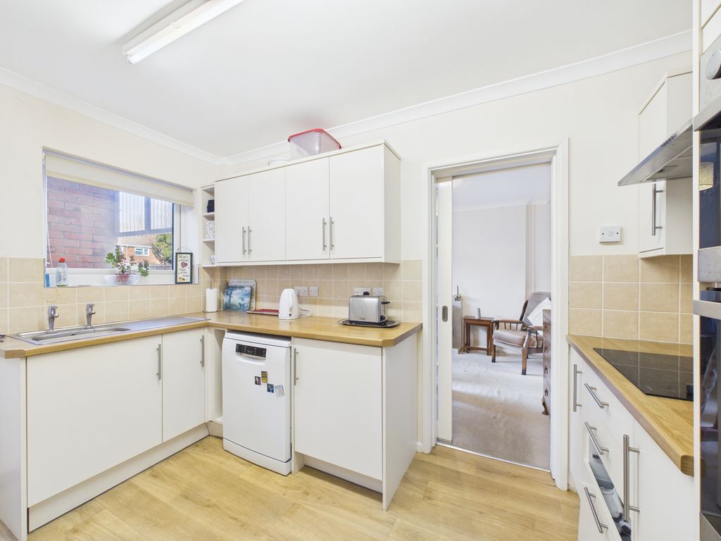 Property photo 2 of 21 Kitchen