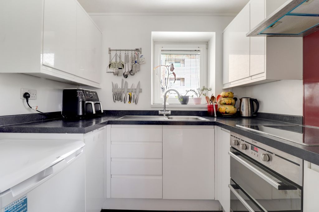 Property photo 2 of 14 Kitchen