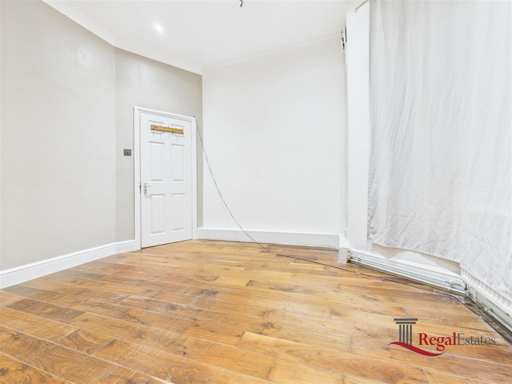 Property photo 2 of 8 Cam02489G0-Pr0248-Still002.Jpg