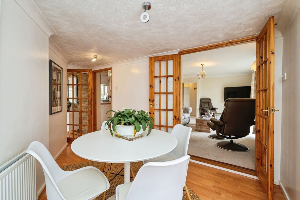 Property photo 3 of 17 Photo