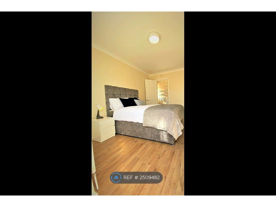Property photo 1 of 5 Room 3