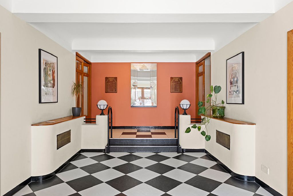 Property photo 2 of 9 30 Seaforth Lodge, 62-66A Barnes High Street, London, Sw13 9Le