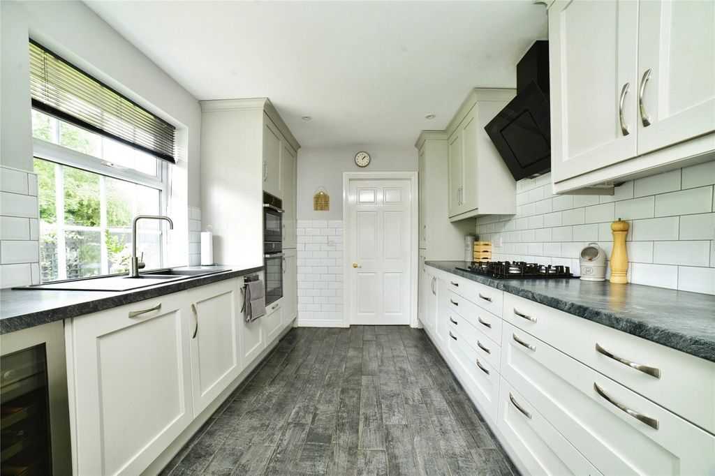 Property photo 3 of 21 Kitchen