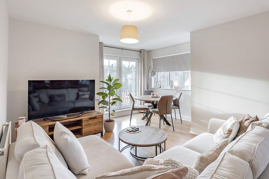 Property photo 2 of 20 Kitchen/Living