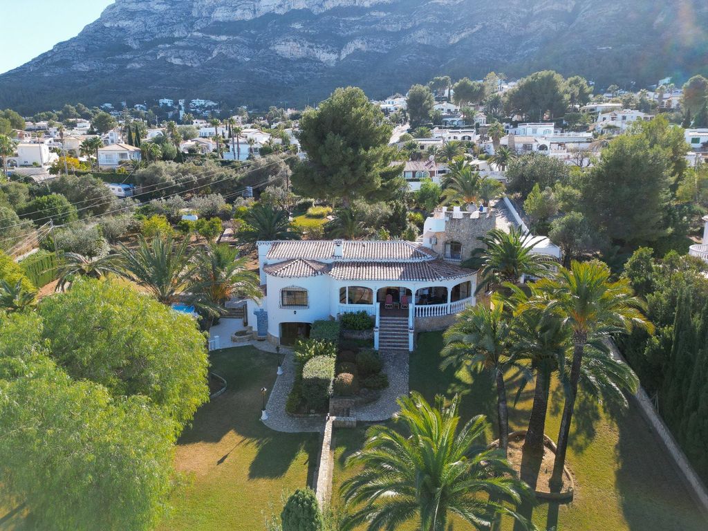 Property photo 2 of 50