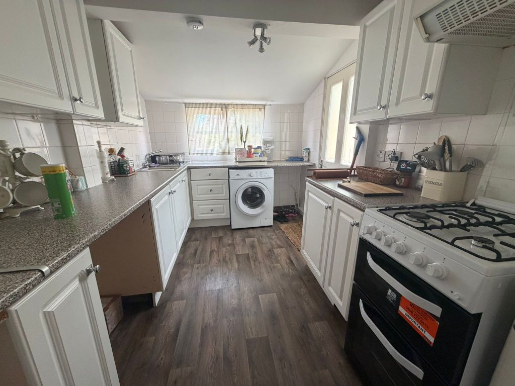 Property photo 2 of 9 Kitchen