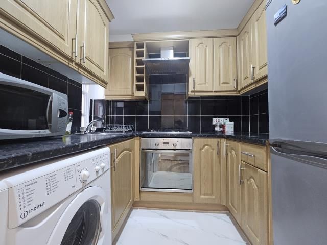 Property photo 2 of 6 Kitchen