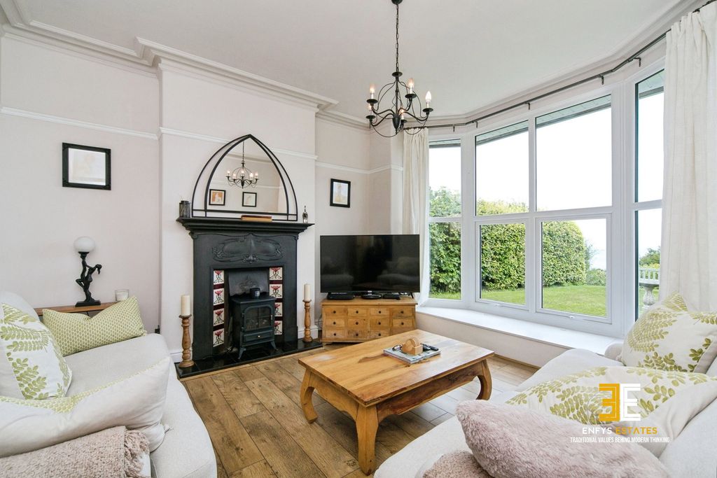 Property photo 2 of 36