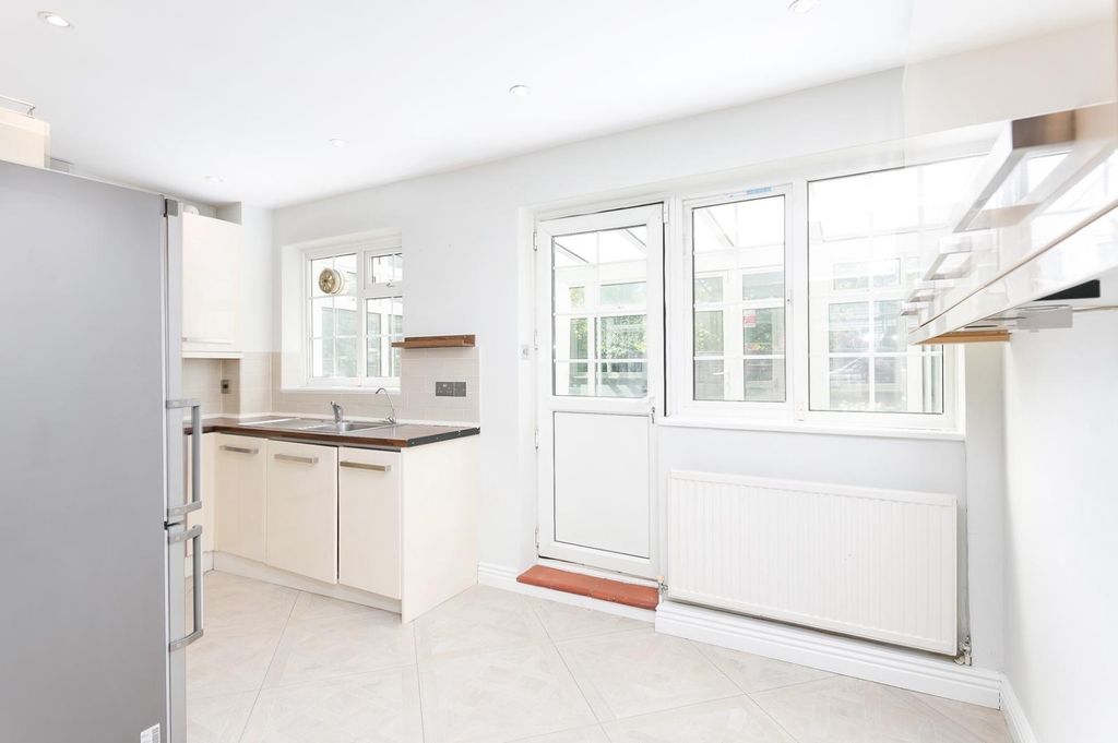 Property photo 3 of 15 Kitchen
