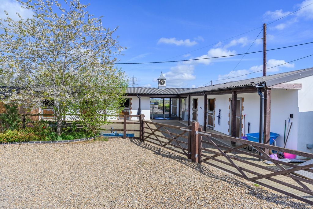 Property photo 2 of 29