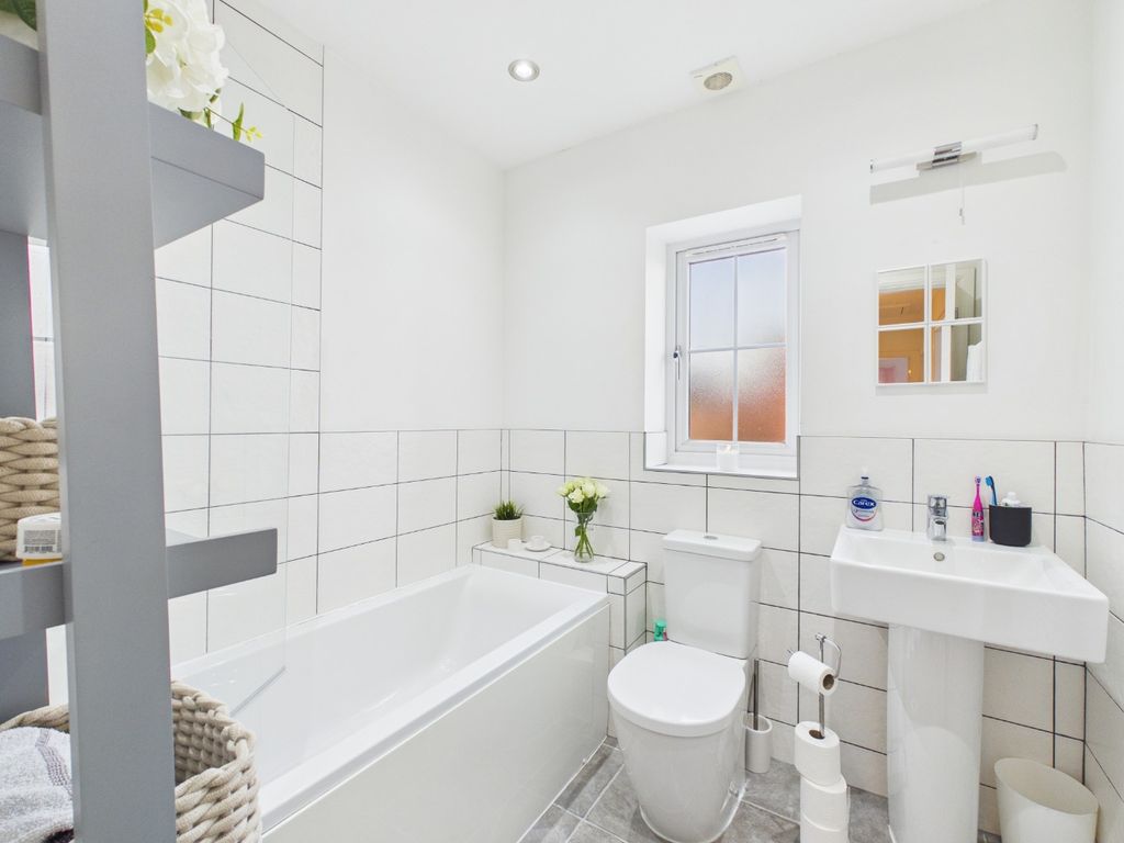 Property photo 2 of 15 4879414