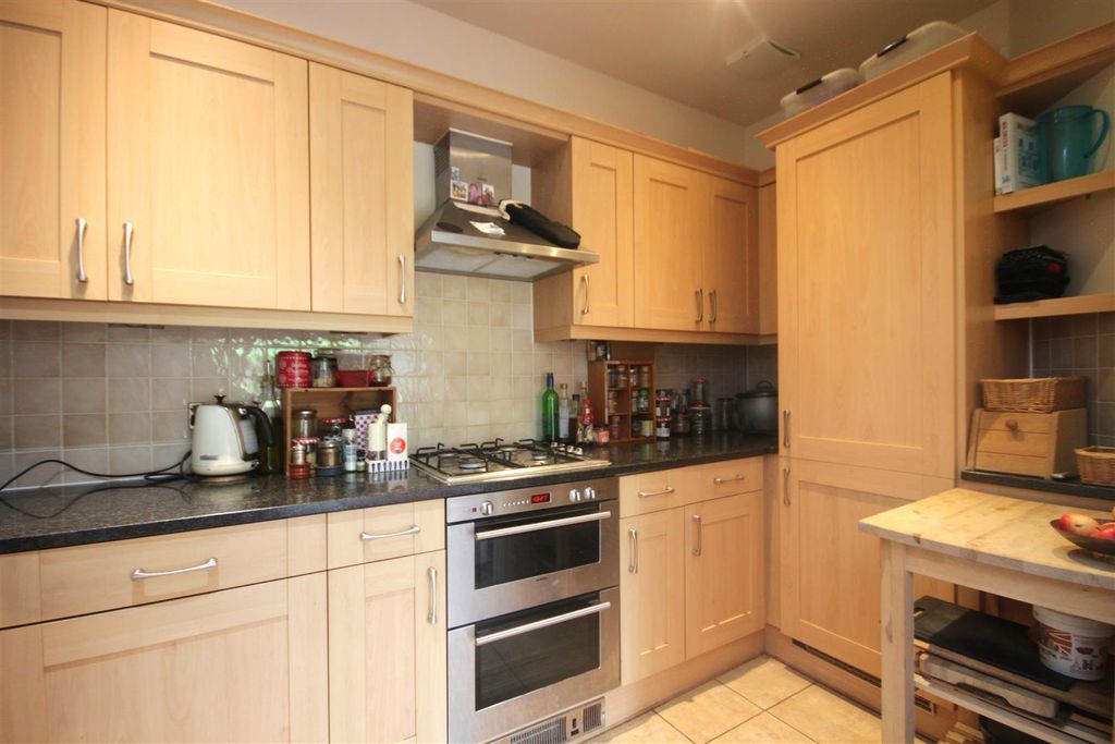 Property photo 3 of 11 Kitchen .Jpg
