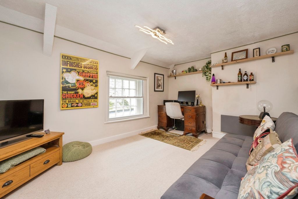 Property photo 3 of 17 Bedroom