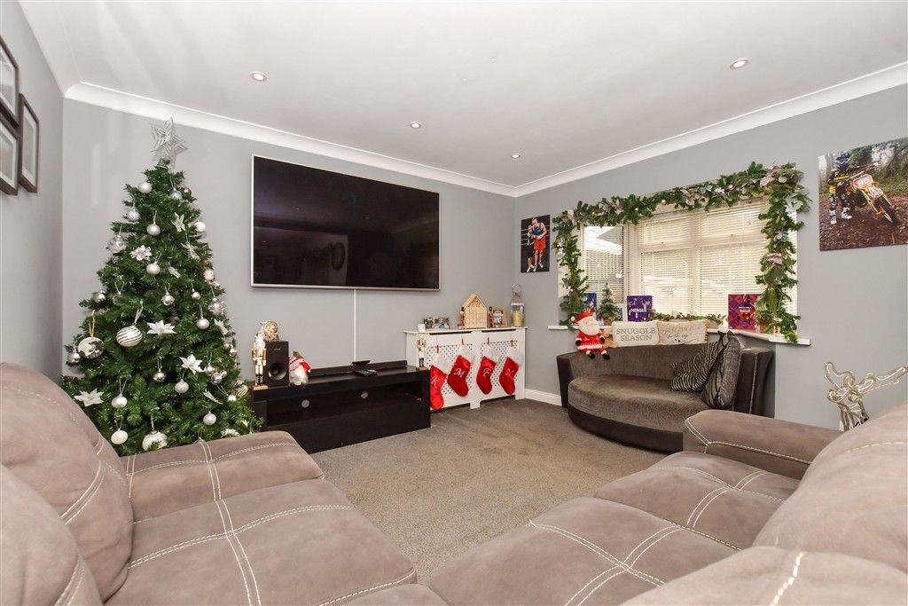 Property photo 2 of 12 Lounge