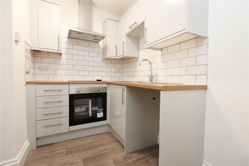 Property photo 1 of 20 Picture No. 08