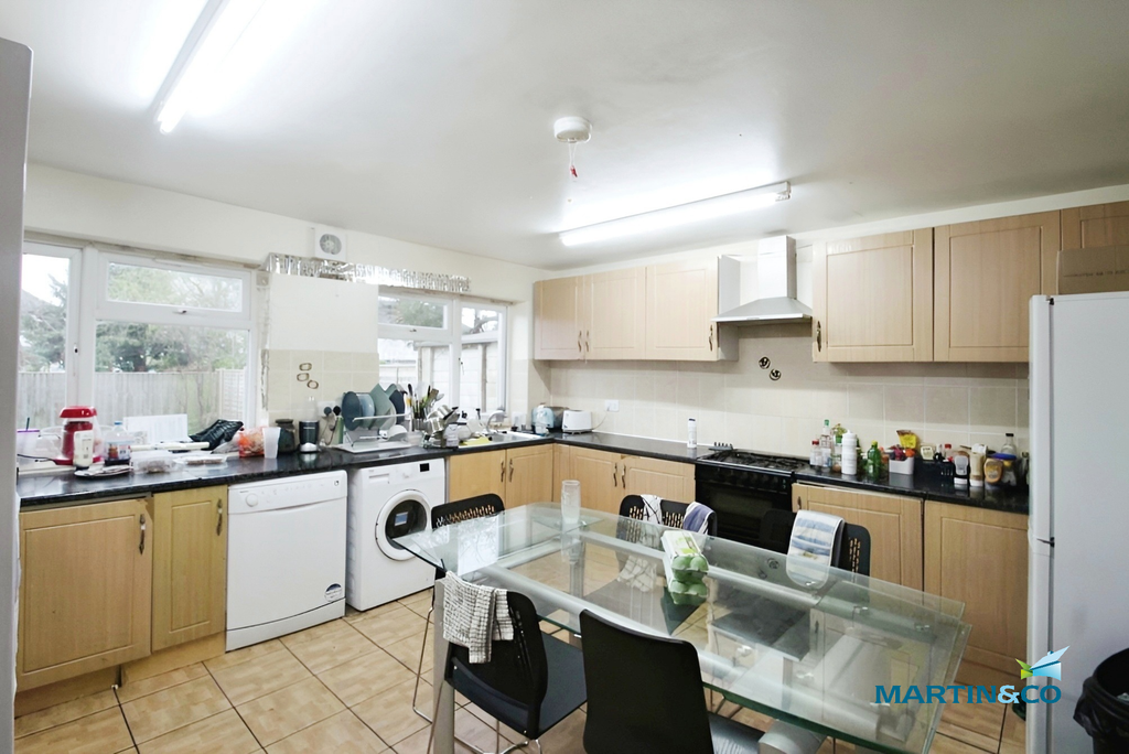 Property photo 1 of 11 Kitchen 20Angle