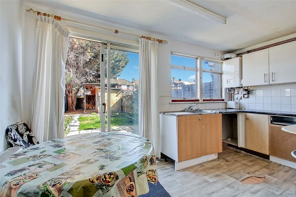 Property photo 3 of 12 Kitchen