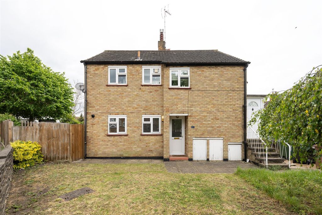 Property photo 1 of 23 College Road, E17