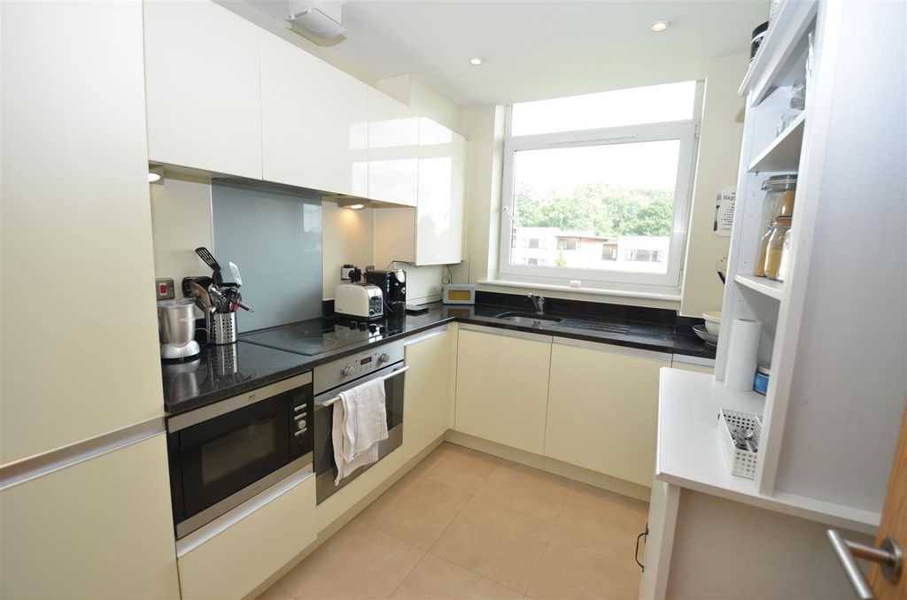 Property photo 3 of 7 11 Hh Kit.Jpg