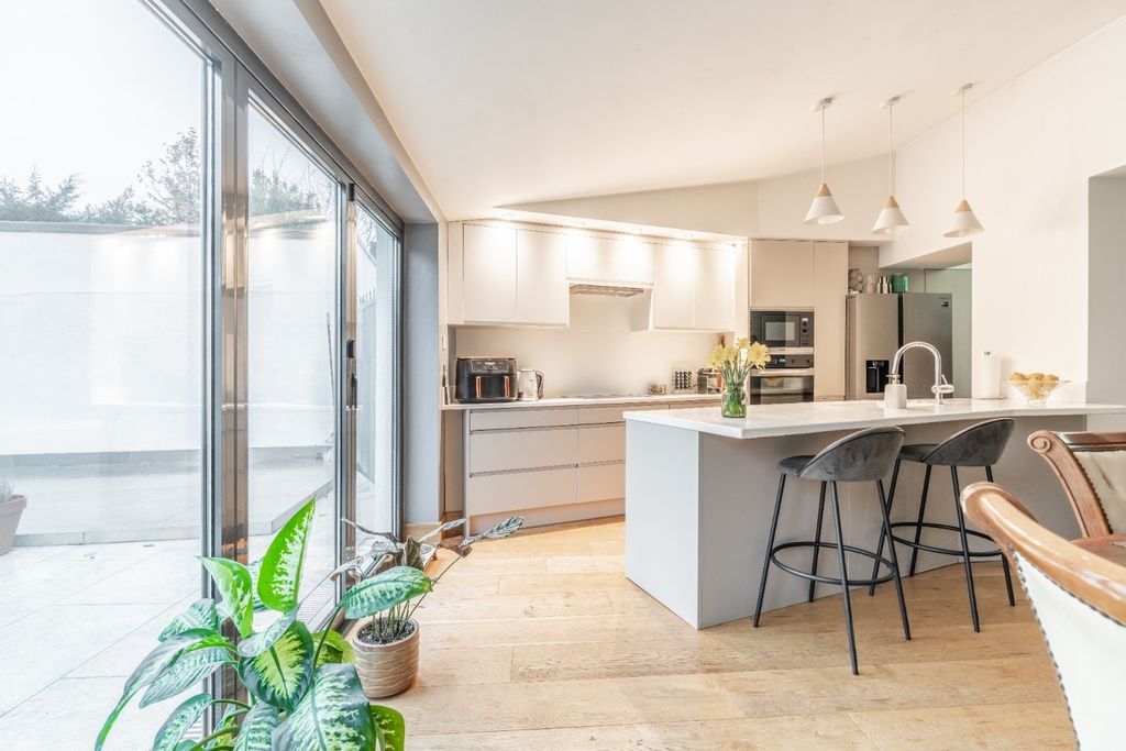 Property photo 2 of 34 4551022