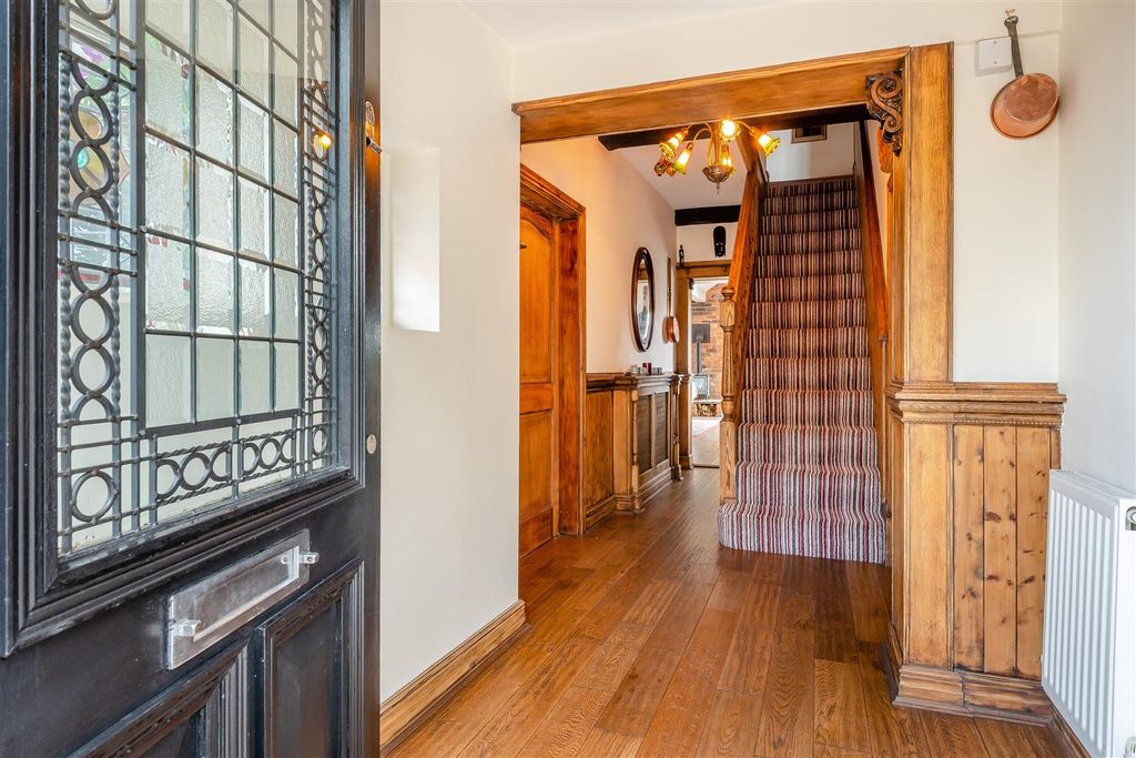 Property photo 2 of 29 8648009-Interior09.Jpg