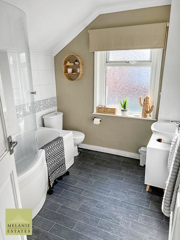 Property photo 3 of 15 Bathroom