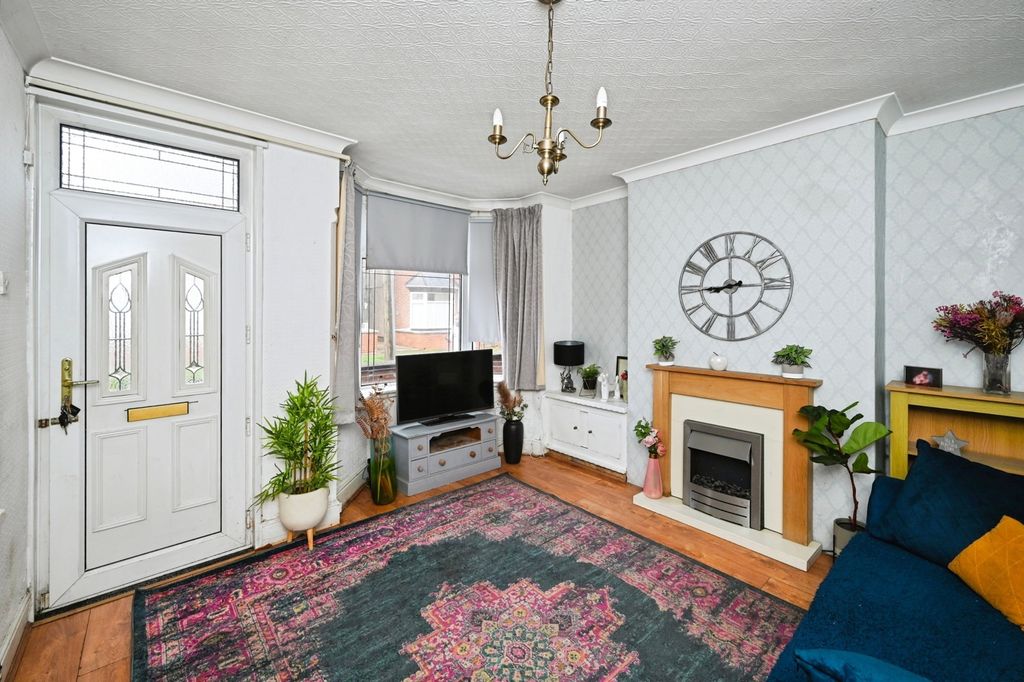 Property photo 2 of 16 Lounge