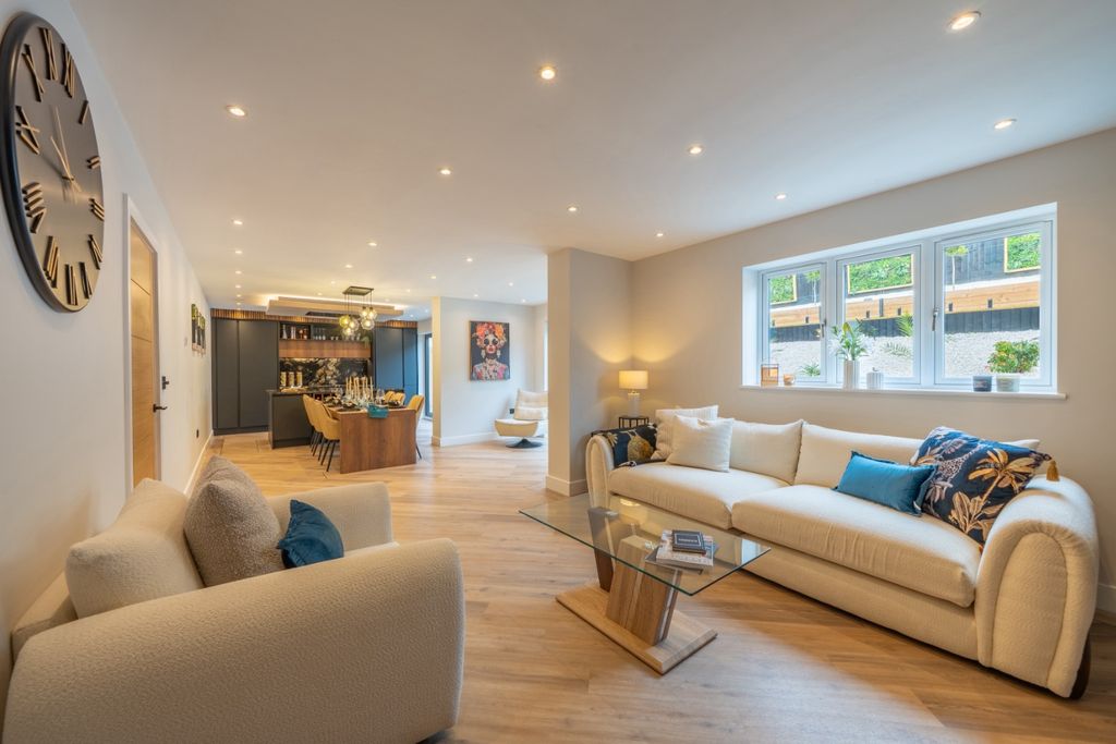 Property photo 2 of 61 4396135