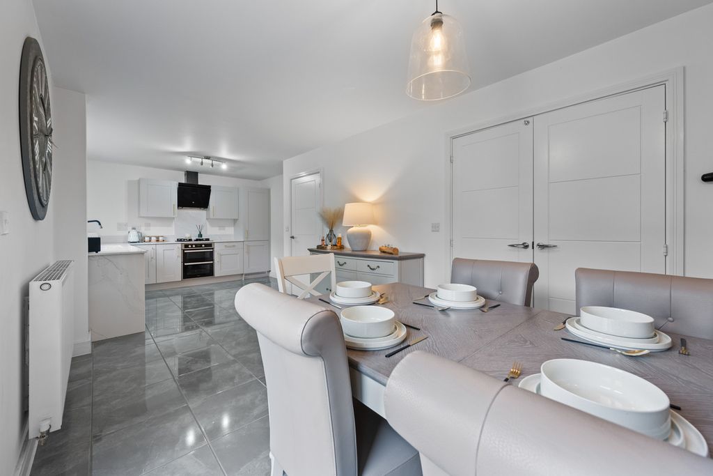 Property photo 2 of 39