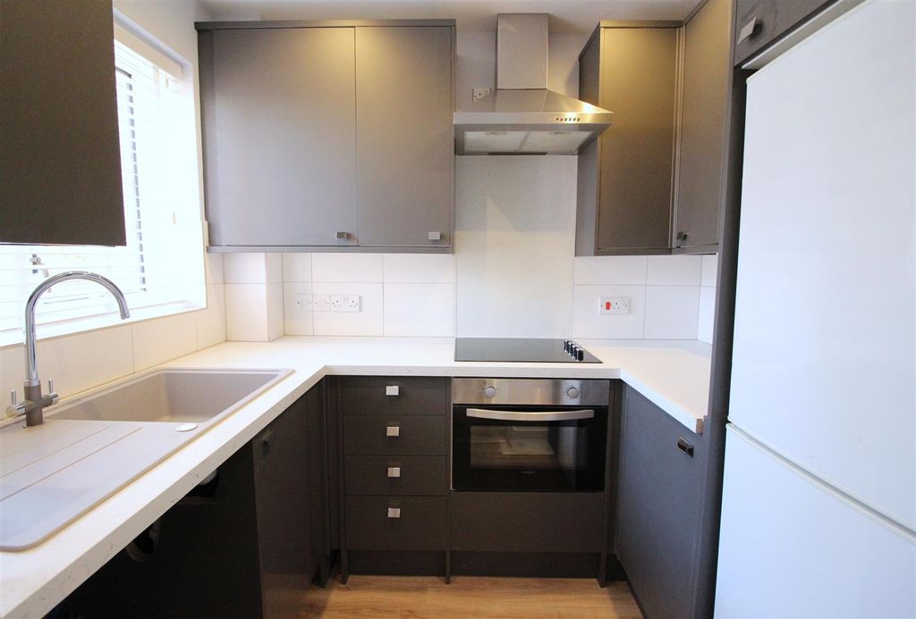 Property photo 2 of 7 St Georges Court - Kitchen - 1.Jpg