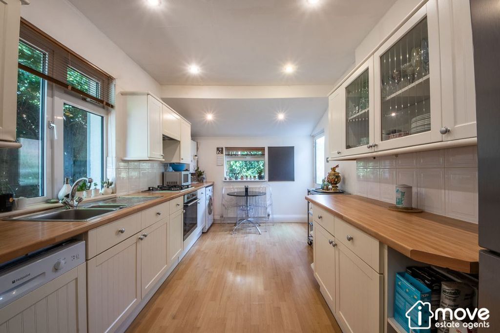 Property photo 3 of 25