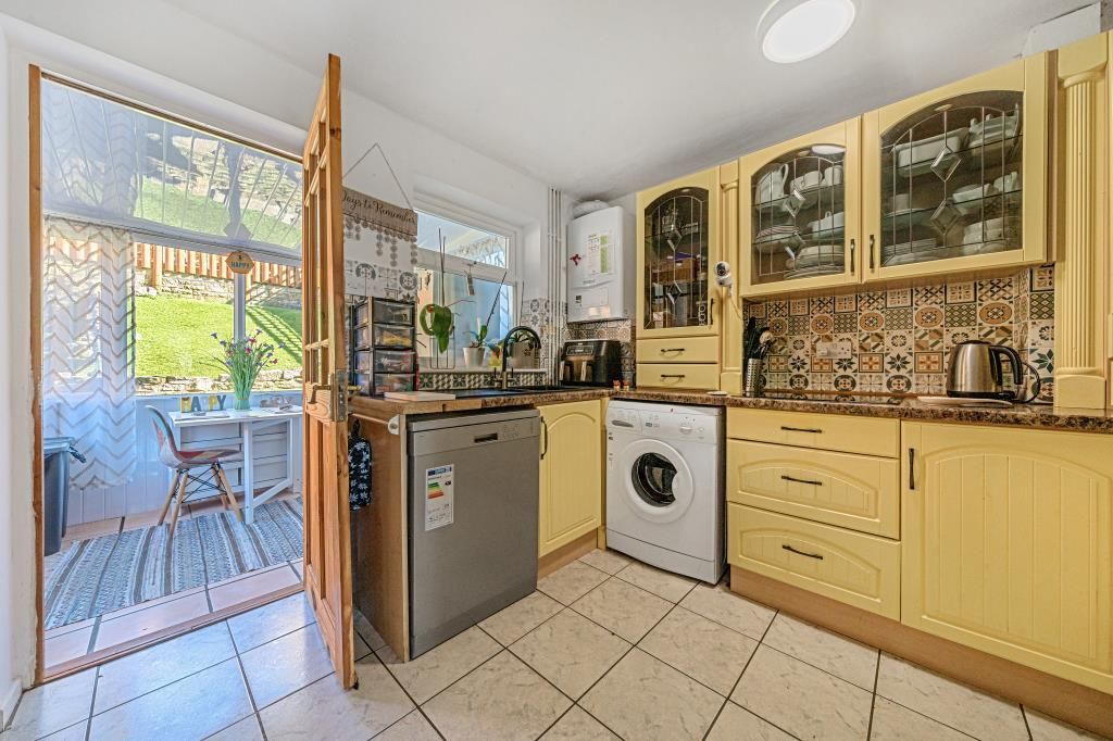Property photo 3 of 20 Kitchen
