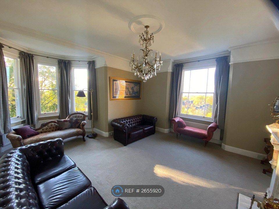 Property photo 3 of 17 Living Room