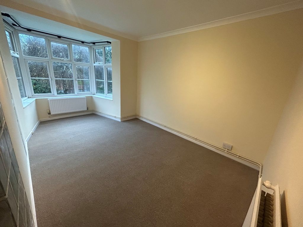 Property photo 1 of 5 Living Room