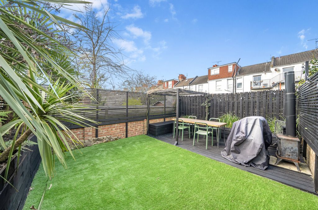 Property photo 3 of 12 1438306-8-69Cab08...