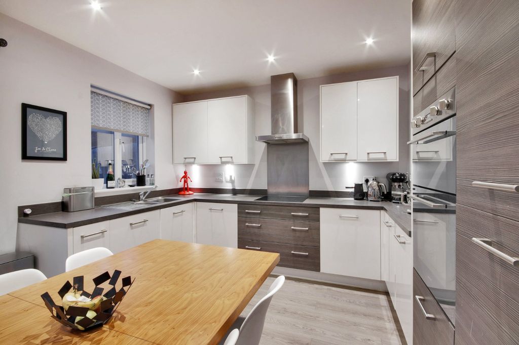 Property photo 2 of 15 Kitchen